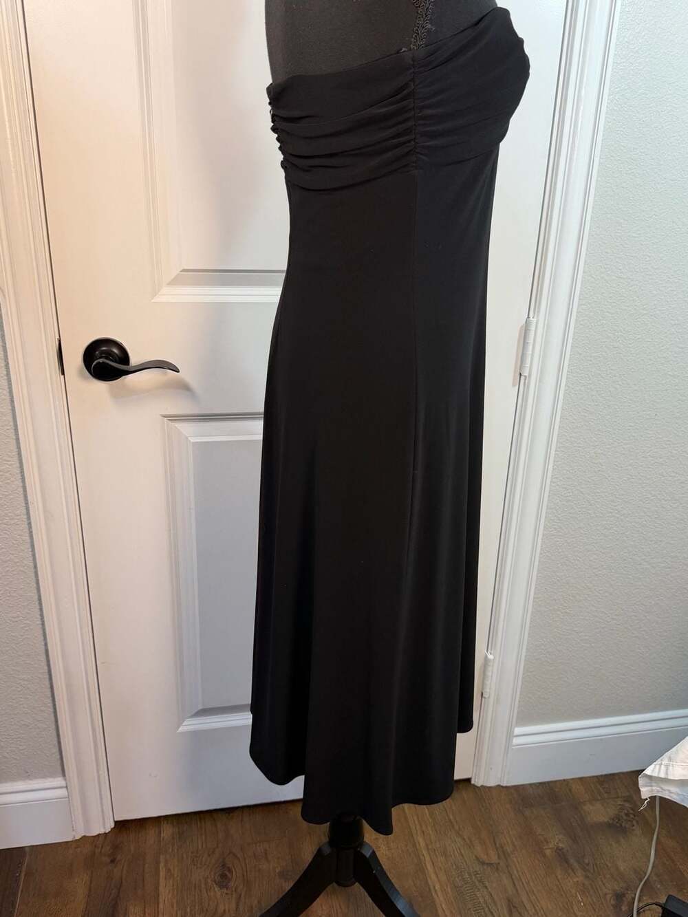 Laundry by Shelli Segal Black Halter Twist Front Midi Dress Size 6 - Picture 4 of 8